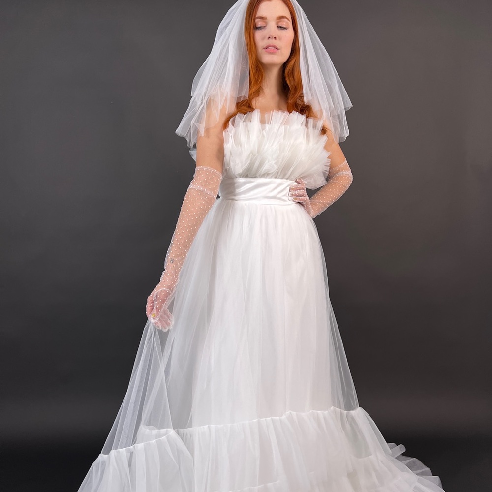 1950’s inspired strapless Aline Wedding dress - Picture 7 of 8